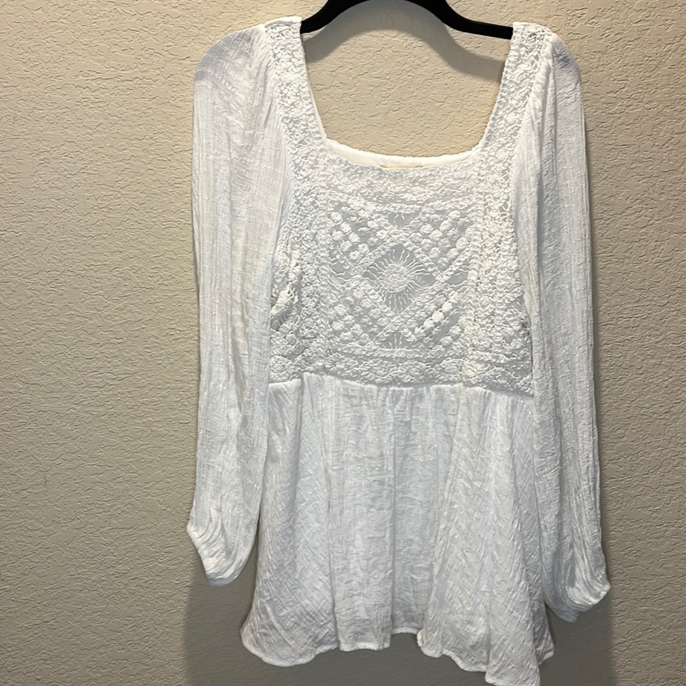 Altar’d state 
Great condition 
top